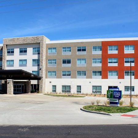 Holiday Inn Express & Suites Warrensburg North By Ihg Exterior photo