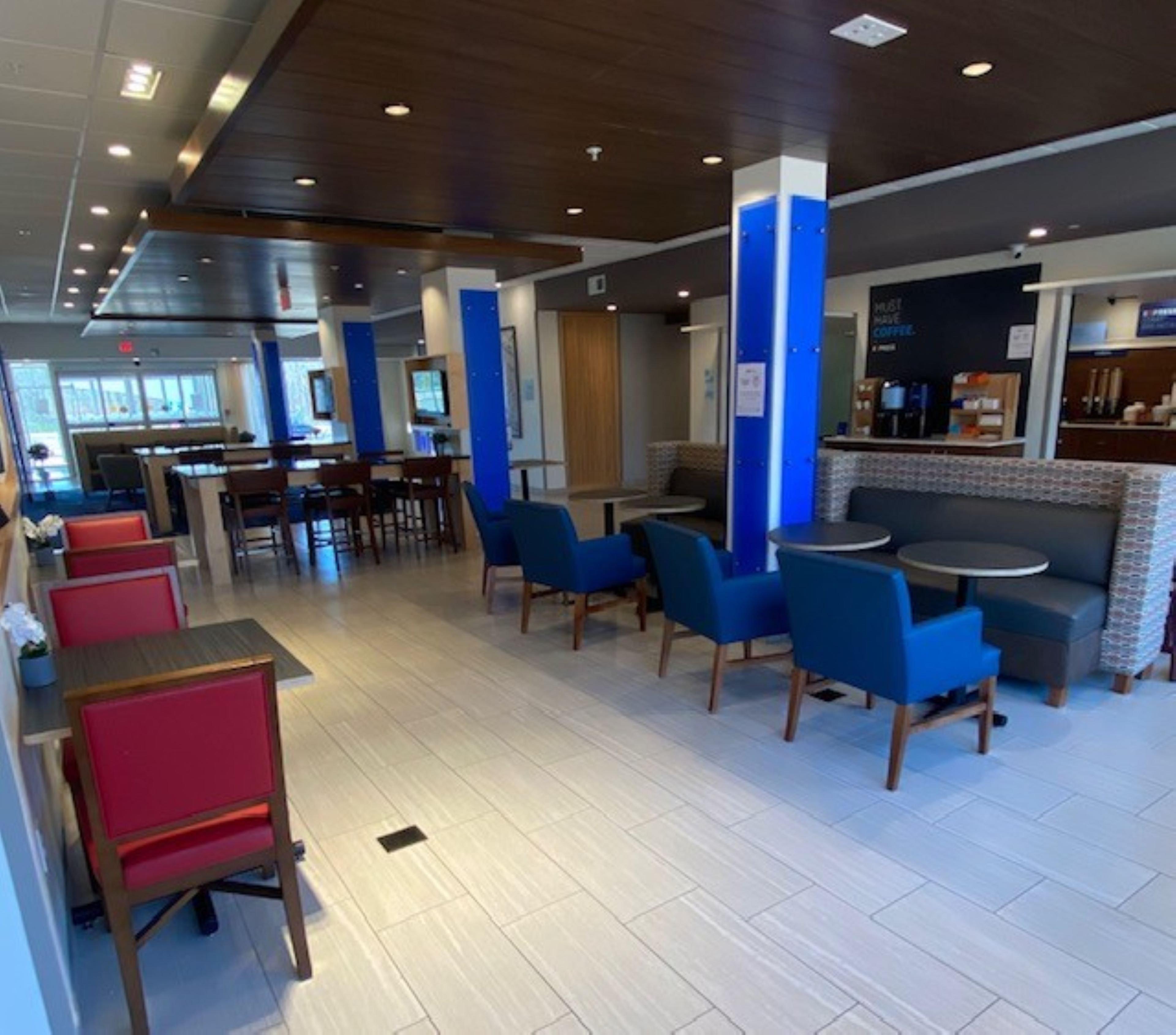Holiday Inn Express & Suites Warrensburg North By Ihg Exterior photo