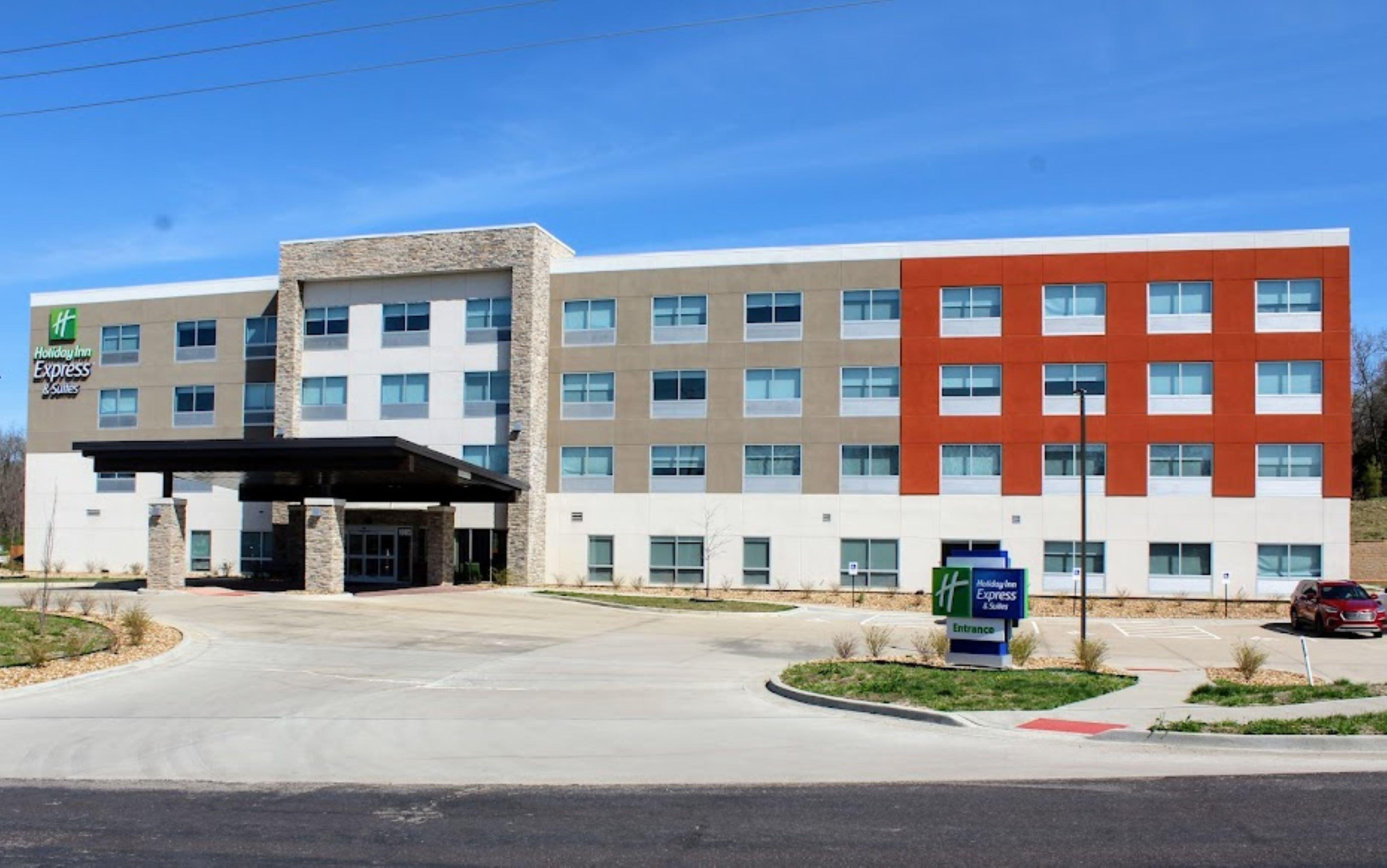 Holiday Inn Express & Suites Warrensburg North By Ihg Exterior photo